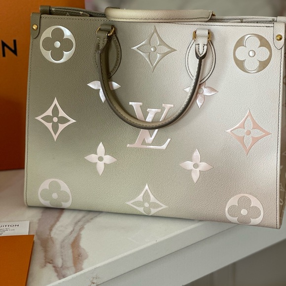 Authentic Louis Vuitton On The Go MM Sunset Kaki. 🌸👜 - Picture 3 of 13